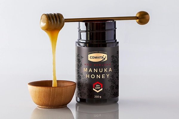 High UMF honey with honey wand