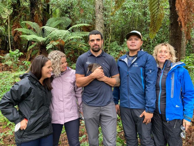Comvita Saving the Kiwi group photo